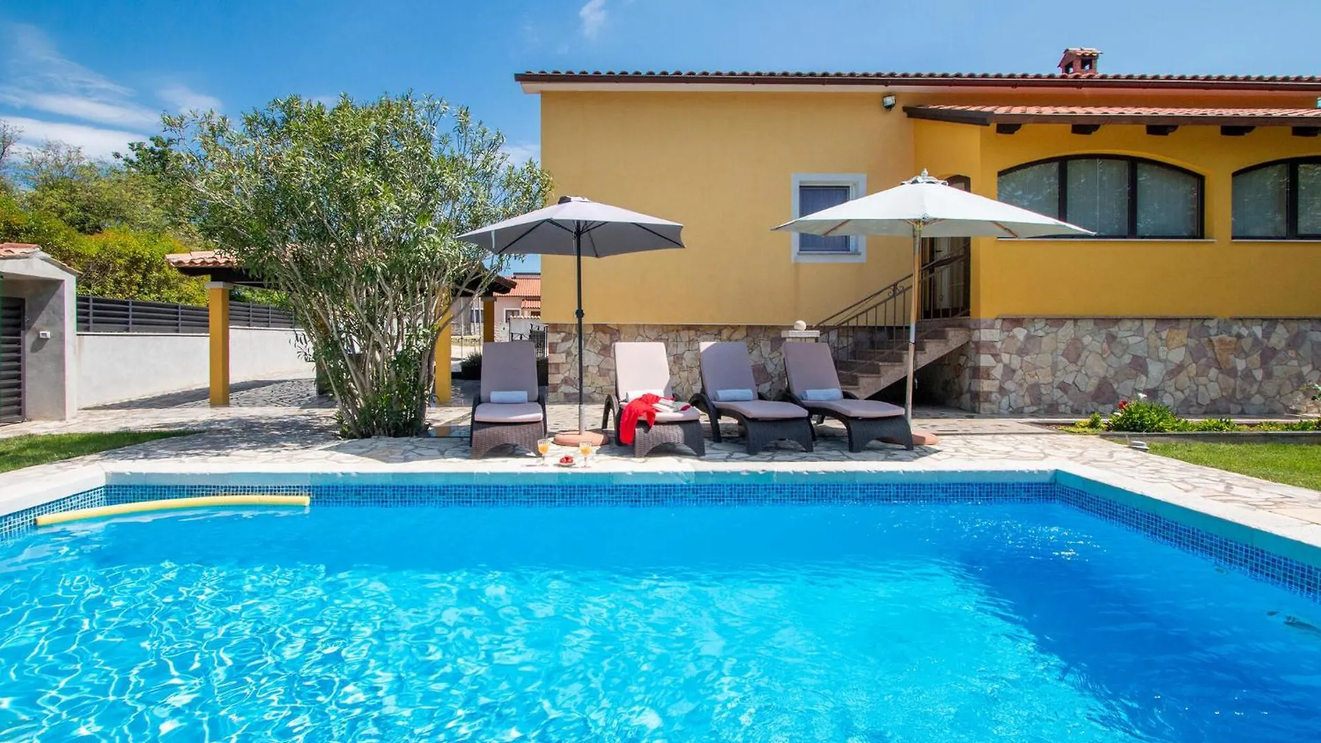 Gorgeous Home In Svetvinčenat Casa de Férias